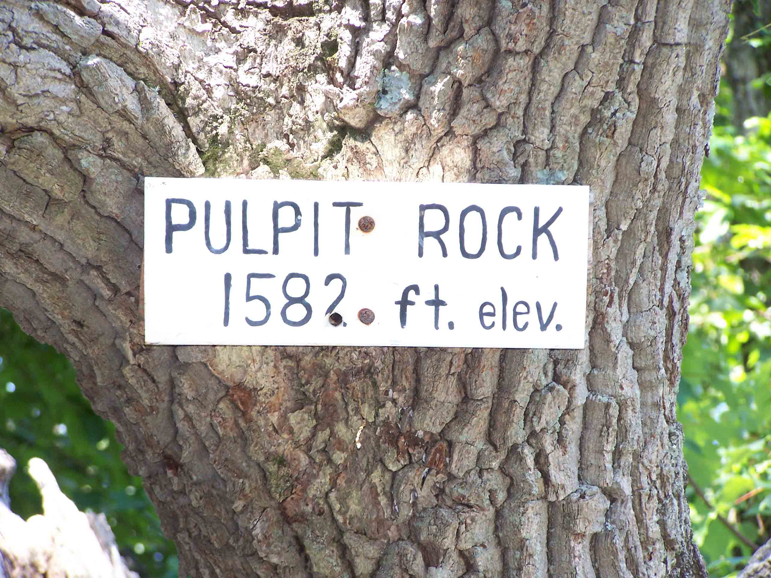 mm 19.0 - Elevation sign for Pulpit Rock Overlook.  Courtesy druminbiker@verizon.net